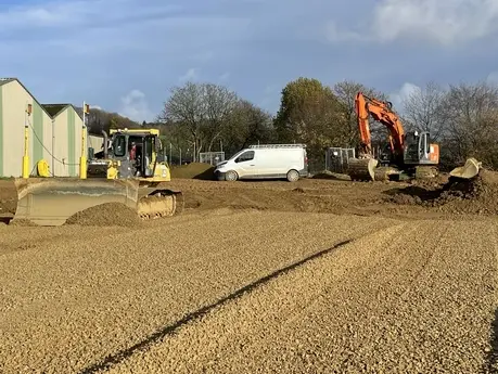 location matériel tp avec chauffeur à Saint-Aubin-d'Aubigné - image 2